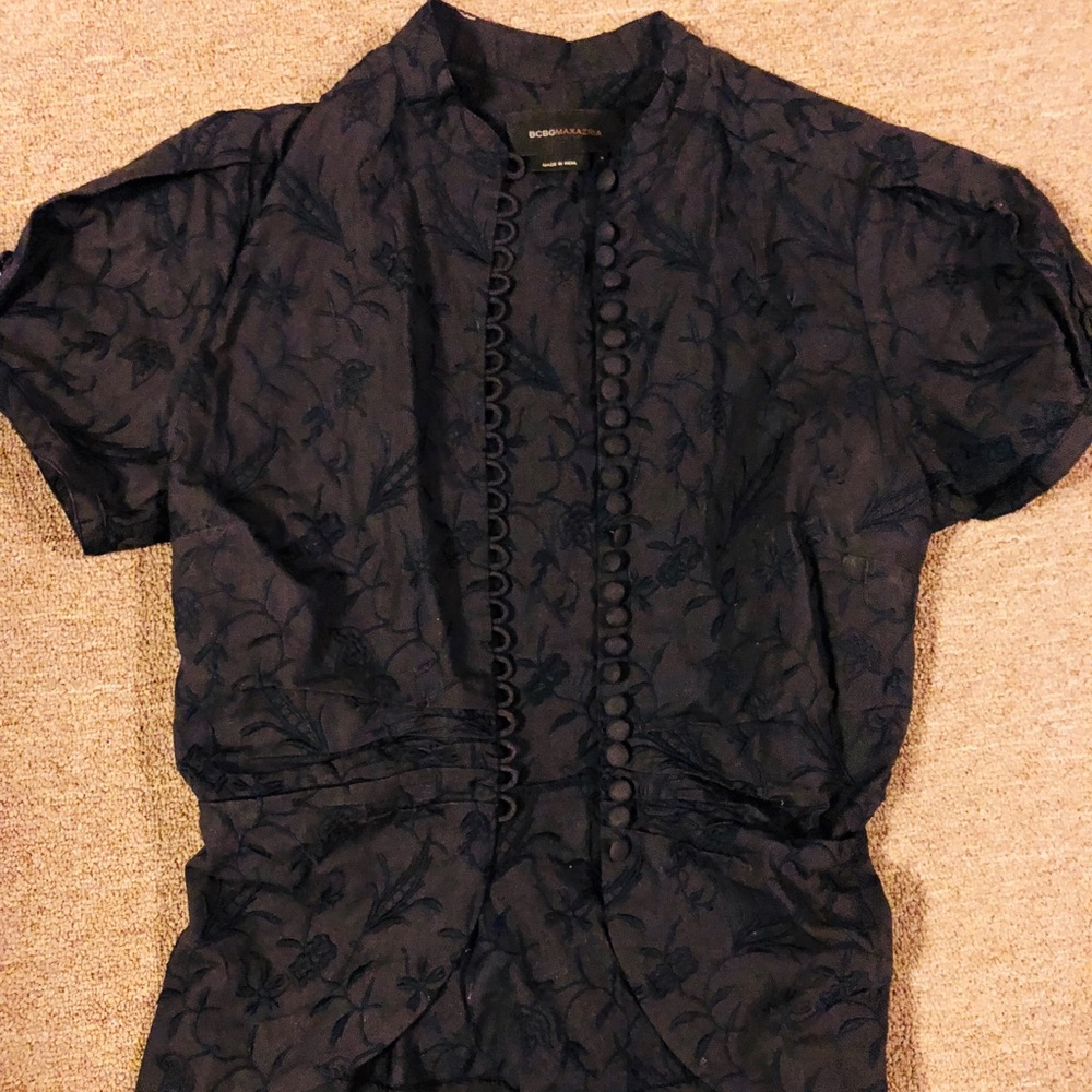 BCBG MAX AZRIA cute short sleeve button up jacket.
